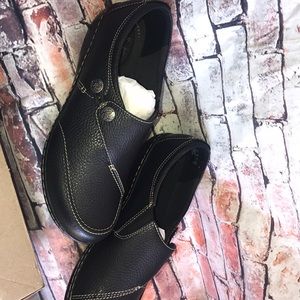 Clark’s 10W wide NEW BLACK SLIP ONS